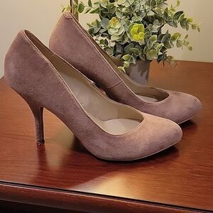 Steven taupe suede pumps 9.5